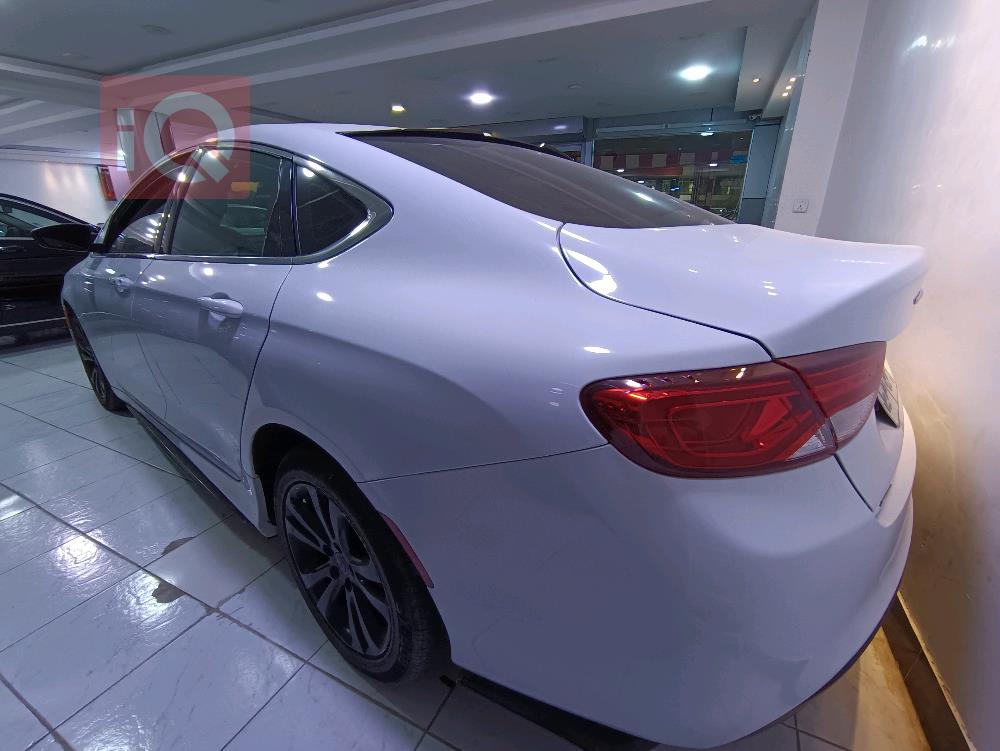 Chrysler 200
